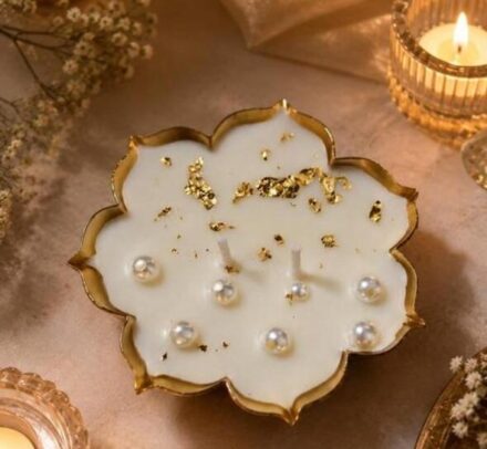 Urli with pearls and rose petals